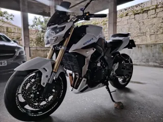 Vendo Suzuki GSR Naked deportiva