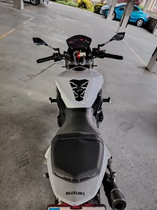 Vendo Suzuki GSR Naked deportiva