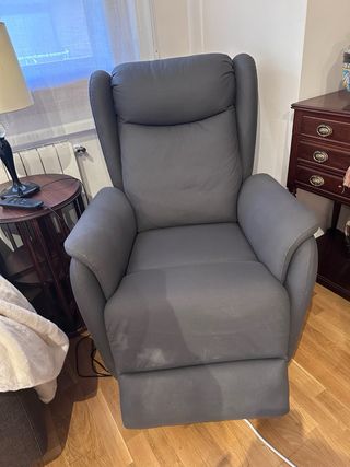 Sillón reclinable 2 motores gris, nuevo vale 800€