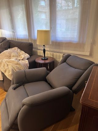 Sillón reclinable 2 motores gris, nuevo vale 800€