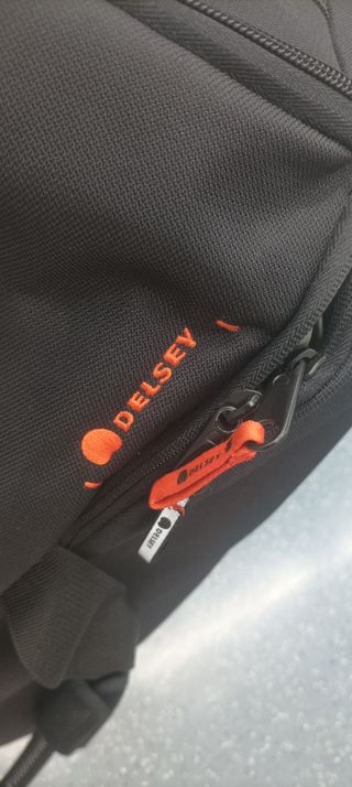 Mochila de viaje negra