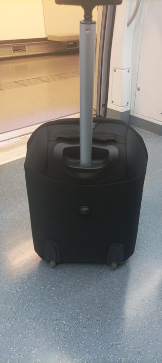 Mochila de viaje negra