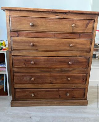 Cómoda cajonera restaurada beige y rosa