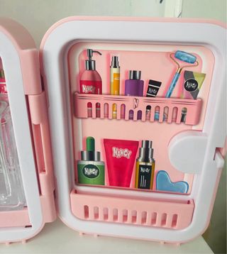 Nancy Beauty Fridge y Accesorios