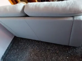 Sofá de 2 plazas verde agua. Prácticamente nuevo.