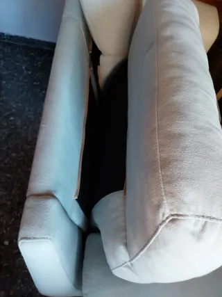 Sofá de 2 plazas verde agua. Prácticamente nuevo.