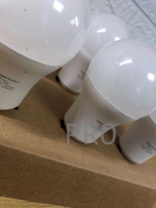 Lampadina LED Amazon Basics