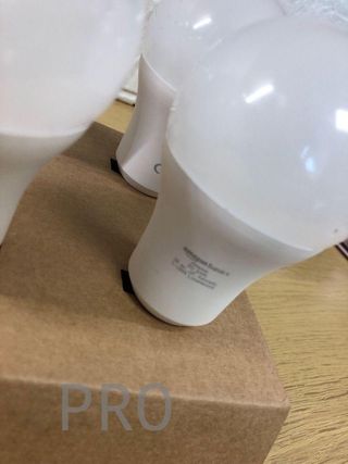 Lampadina LED Amazon Basics