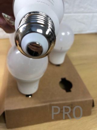 Lampadina LED Amazon Basics