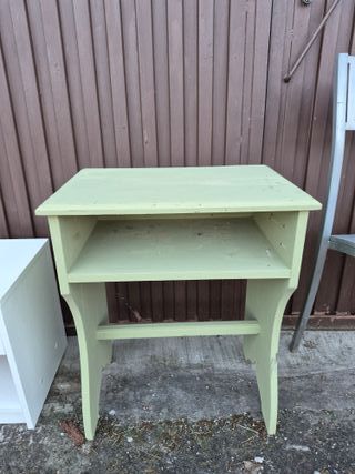 Mesita auxiliar verde de madera