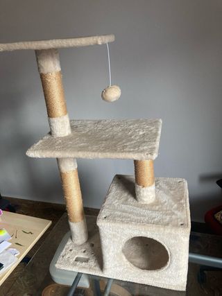 Árbol rascador para gatos beige