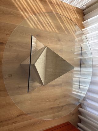 Mesa de granito y vidrio 130cm de diámetro