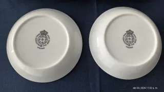 Dos platos Royal Worcester de porcelana