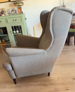 Sillón orejero IKEA Strandmon gris