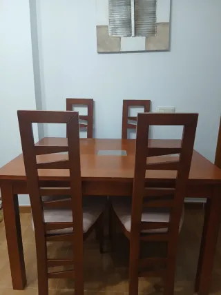 Mesa de comedor de madera y 6 sillas de regalo