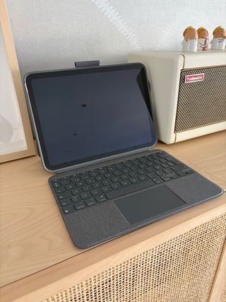 Apple IPAD 11 A16 + teclado Logitech Combo Touch