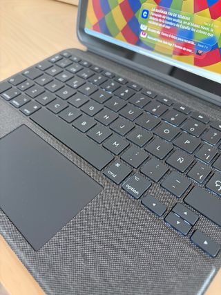Apple IPAD 11 A16 + teclado Logitech Combo Touch