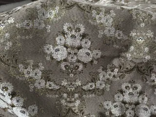 Corte de traje completo marron y dorado