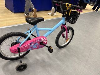 Bicicleta niña Decathlon azul y rosa, sin ruedines
