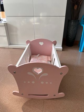 Cuna de madera para muñeca