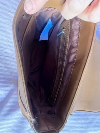 Bolso marrón con aro dorado