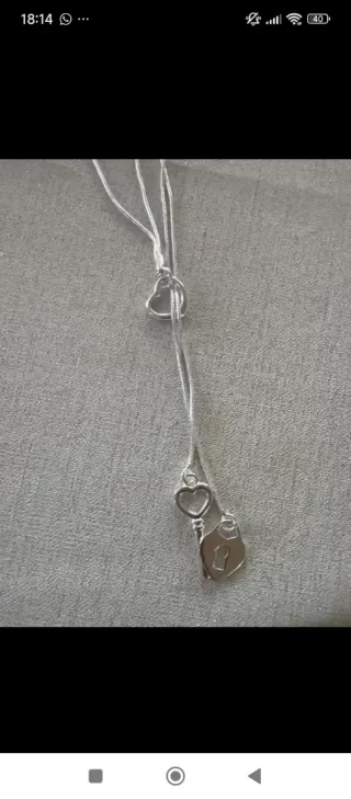 Collar de plata con corazón y llave