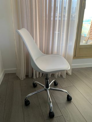 Sedia da scrivania bianca con ruote