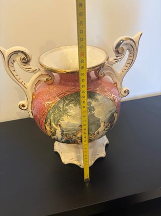 Jarrón antiguo clásico de cerámica