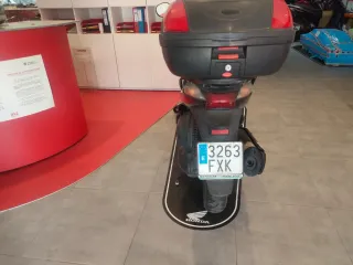 Honda SH300i Negra