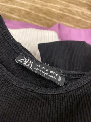 Camiseta/ top/ jersey manga larga negro de Zara