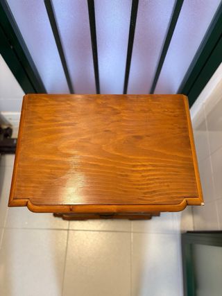 Mesita de noche de madera maciza restaurada
