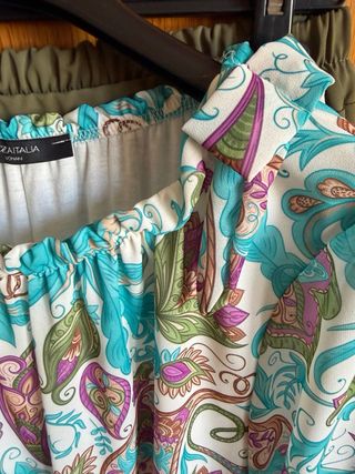 Completo donna: camicetta fantasia e pantaloni