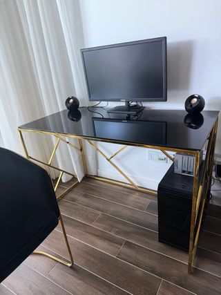 Conjunto Escritorio y Silla Negro/Dorado