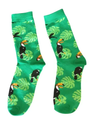 Calcetines verdes con tucanes y hojas nuevos