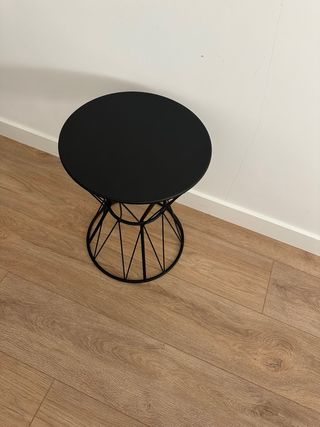 Mesa auxiliar metálica negra