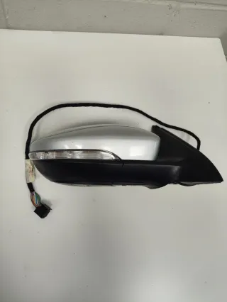 Espejo retrovisor derecho VW Jetta MK6 de 2014.