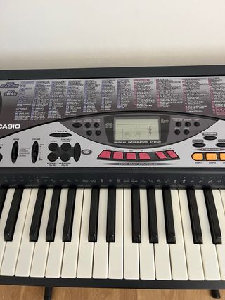Teclado Casio LK-50 con soporte