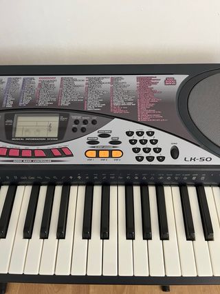 Teclado Casio LK-50 con soporte