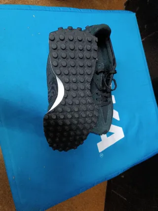 Zapatillas New Balance negro y blanco