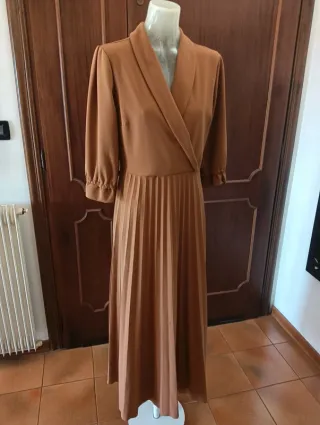 Abito lungo color tabacco