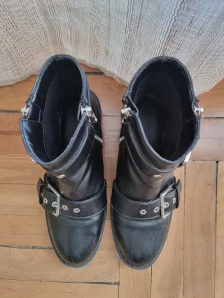 Botines negros con hebillas | Bershka | Talla 37
