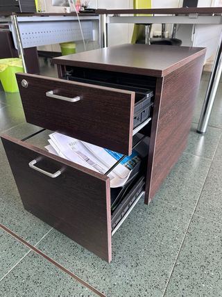 Mesa de oficina madera y metal