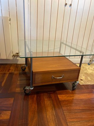 Mesa auxiliar cristal y madera con ruedas