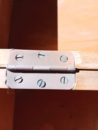 Caja de madera antigua con cerradura