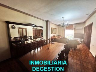 Piso en venta en Linares