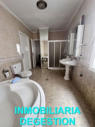 Piso en venta en Linares