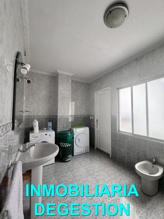 Piso en venta en Linares