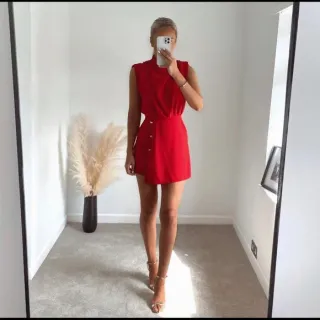 Mono corto cruzado rojo Zara botones dorados