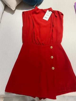 Mono corto cruzado rojo Zara botones dorados