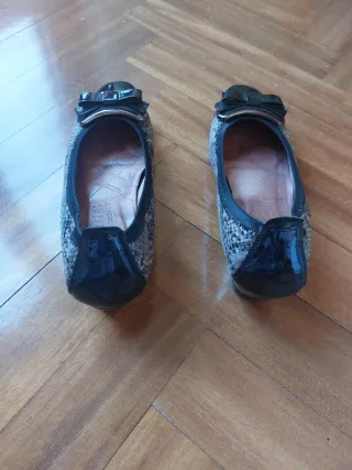 Zapatos Hispanitas Negros y Dorados